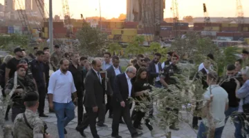 الذكرى الخامسة لانفجار مرفأ بيروت: خفض العلم اللبناني في قصر بعبدا ومطالبات بتحقيق العدالة (صور)
