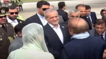 الرئيس الإيراني يصل إلى باكستان في زيارة لمدة يومين
