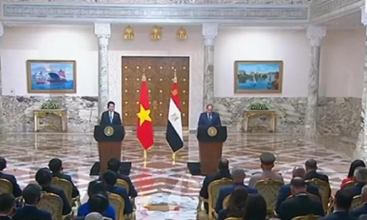 الرئيس السيسي: الادعاء بأن مصر تشارك في حصار غزة “عبارة عن إفلاس وكلام غير منطقي” الرئيس السيسي: الادعاء بأن مصر تشارك في حصار غزة “عبارة عن إفلاس وكلام غير منطقي”