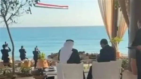 الرئيس السيسي و الشيخ محمد بن زايد يتناولان الطعام في مطعم وسط أجواء العلمين الخلابة.. فيديو الرئيس السيسي و الشيخ محمد بن زايد يتناولان الطعام في مطعم وسط أجواء العلمين الخلابة.. فيديو