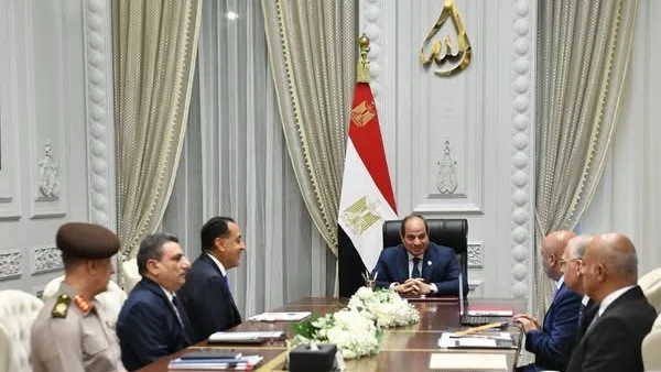الرئيس السيسي يأمر بزيادة جهود جذب كبرى شركات الشحن وتوسيع المناطق الصناعية الرئيس السيسي يأمر بزيادة جهود جذب كبرى شركات الشحن وتوسيع المناطق الصناعية