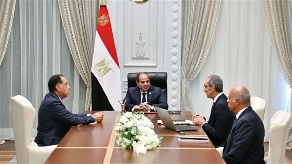 الرئيس السيسي يحث على تعزيز إمكانيات شبكات الاتصال وزيادة نطاق التغطية. الرئيس السيسي يحث على تعزيز إمكانيات شبكات الاتصال وزيادة نطاق التغطية.