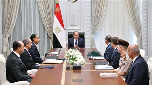 الرئيس السيسي يستعرض تقريراً وافياً بشأن استراتيجيات تحسين شبكات الاتصالات لزيادة كفاءتها الرئيس السيسي يستعرض تقريراً وافياً بشأن استراتيجيات تحسين شبكات الاتصالات لزيادة كفاءتها