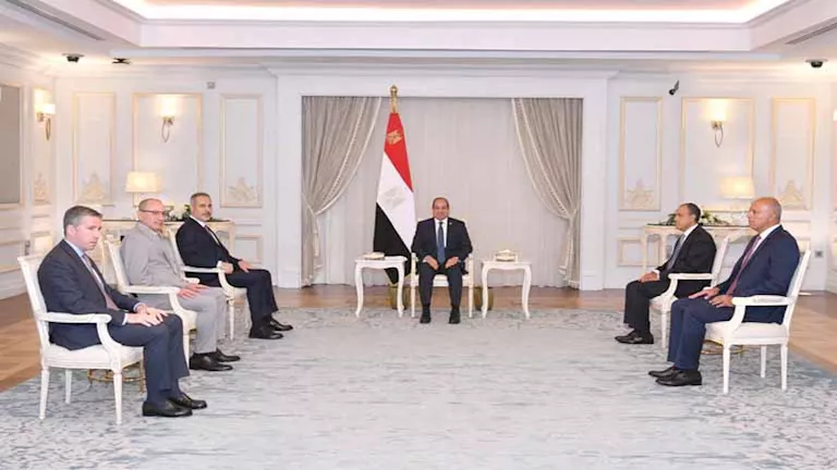 الرئيس السيسي يشدد على أهمية تعزيز الشراكة الاقتصادية بين مصر وتركيا الرئيس السيسي يشدد على أهمية تعزيز الشراكة الاقتصادية بين مصر وتركيا