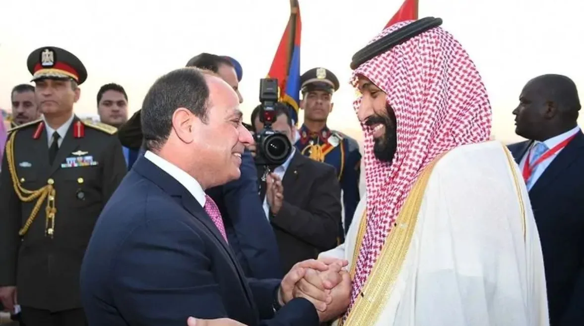 الرئيس السيسي يصل إلى مطار نيوم في المملكة العربية السعودية