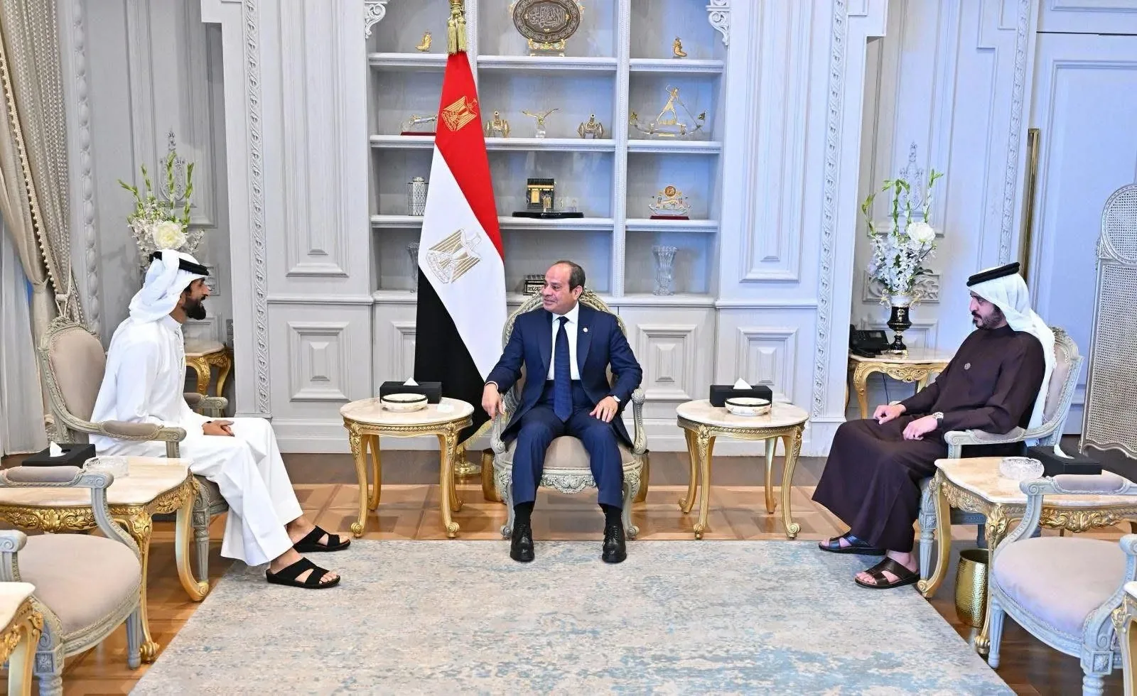 الرئيس السيسي يلتقي بكبار المسؤولين البحرينيين لمناقشة تعزيز التعاون الثنائي ومستجدات الأوضاع في غزة