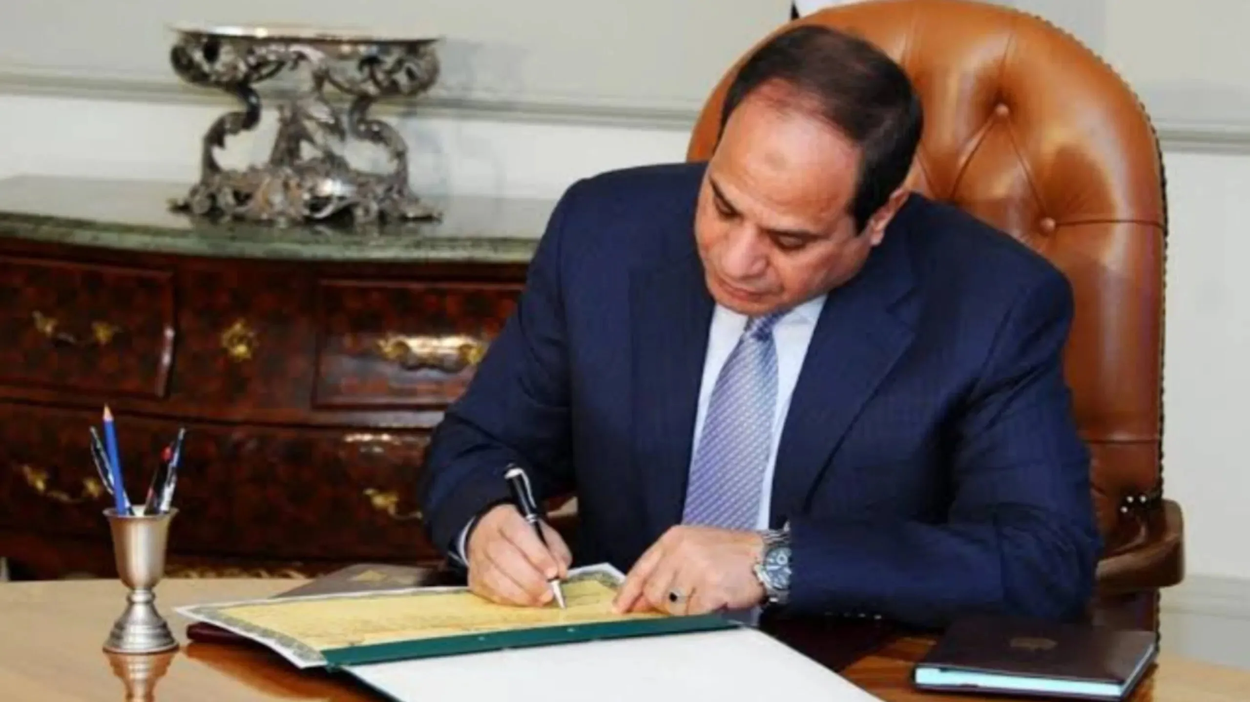 الرئيس السيسي يُشارك في انتخابات مجلس الشيوخ لعام 2025.