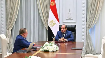 الرئيس المصري يوجه بزيادة الاحتياطات الدولارية لضمان استقرار الأسعار.