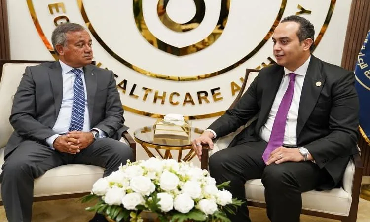 “السبكي” يستعرض سبل التعاون مع مصرف أبوظبي الإسلامي لإقامة استثمارات في قطاع الرعاية الصحية. “السبكي” يستعرض سبل التعاون مع مصرف أبوظبي الإسلامي لإقامة استثمارات في قطاع الرعاية الصحية.