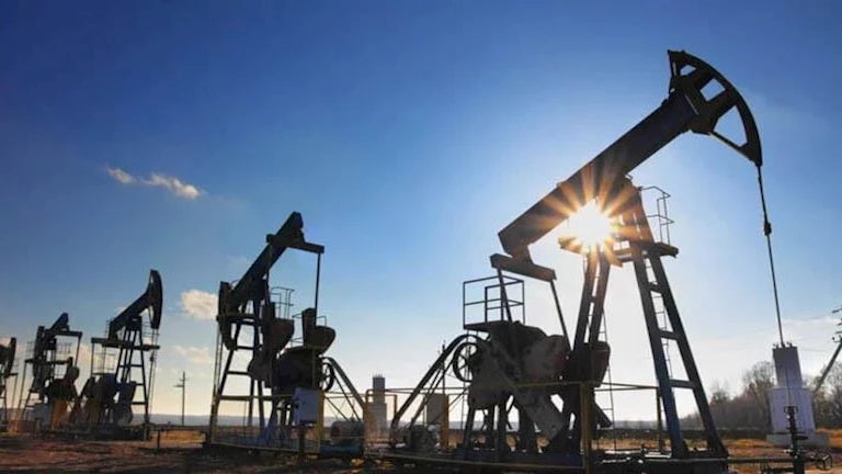 السعودية تخفض عدد حفارات النفط إلى أقل مستوى له منذ فبراير 2005 السعودية تخفض عدد حفارات النفط إلى أقل مستوى له منذ فبراير 2005