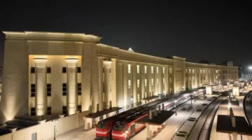 “السكة الحديد” تؤكد عدم منع أي مسافر من ركوب القطارات بسبب ملابسه