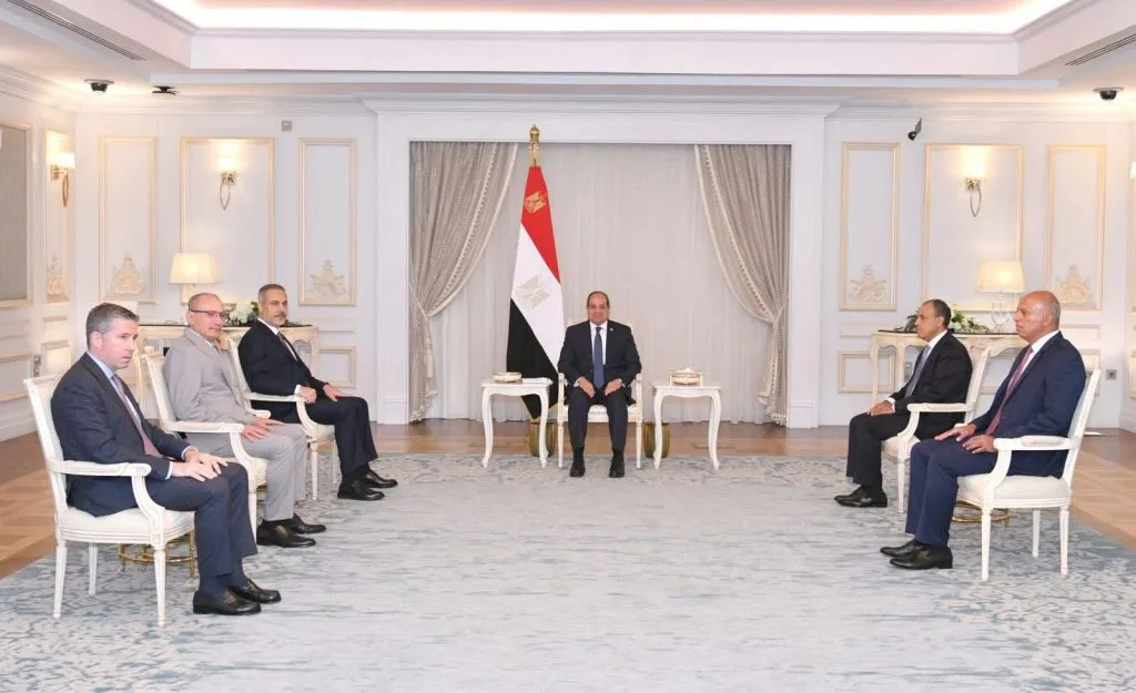 السيسي يشدد على ضرورة تعزيز الاستثمارات التركية في مصر