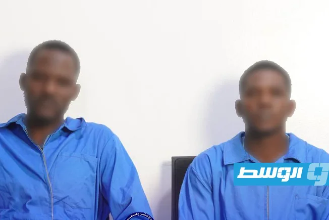 «الشرطة العامة» تلقي القبض على وافدين متورطين في سرقة متاجر «الشرطة العامة» تلقي القبض على وافدين متورطين في سرقة متاجر