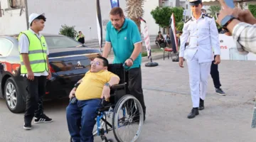 الشرطة تقدم الدعم لذوي الهمم للتصويت في مدرسة فاطمة عنان بالتجمع الخامس