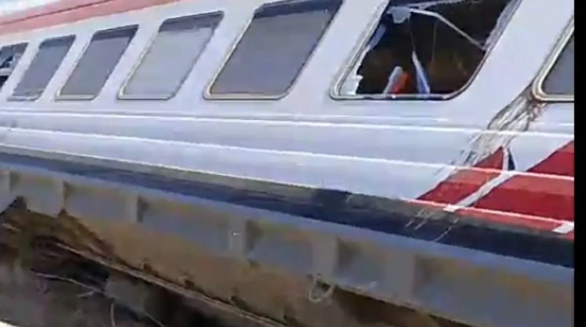 الصحة: 54 جريحًا و3 حالات وفاة جراء حادث قطار في مطروح الصحة: 54 جريحًا و3 حالات وفاة جراء حادث قطار في مطروح