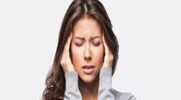 الصداع في هذه الحالة قد يدل على احتمال وجود نزيف دماغي خطير.