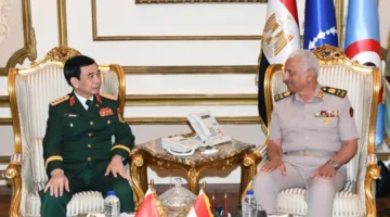 الفريق أول عبد المجيد صقر يتناول آفاق التعاون العسكري مع وزير الدفاع في فيتنام