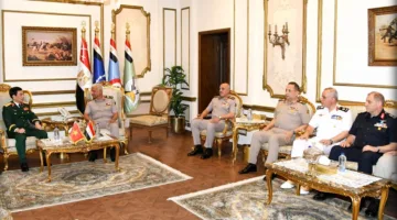 الفريق أول عبد المجيد صقر يجتمع مع وزير الدفاع الفيتنامي