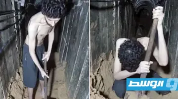 القسام تعرض لقطات لأسير إسرائيلي يسجل يومياته مع المجاعة: “أقوم بحفر قبري بنفسي”. (فيديو)