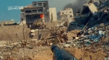 القسام يهاجم دبابة إسرائيلية في حي الزيتون