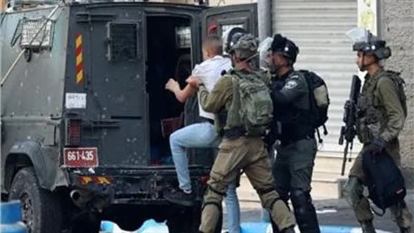 القوات الإسرائيلية تعتقل 20 فلسطينيًا من مناطق مختلفة في الضفة الغربية. القوات الإسرائيلية تعتقل 20 فلسطينيًا من مناطق مختلفة في الضفة الغربية.