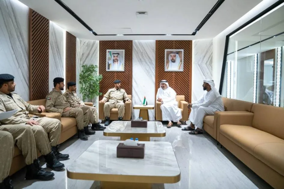 «اللجنة الرياضية في الشارقة تَستعرض مع الشرطة سُبل تعزيز الأمن للموسم القادم» «اللجنة الرياضية في الشارقة تَستعرض مع الشرطة سُبل تعزيز الأمن للموسم القادم»