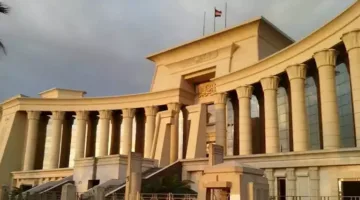 المحكمة الدستورية العليا تصدر حكمًا بعدم مطابقة الرسوم المفروضة على رسو العبر للقانون.