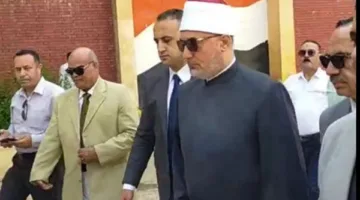المشاركة مسؤولية وطنية.. مفتي الجمهورية يُمارس حقه الانتخابي في انتخابات مجلس الشيوخ 2025