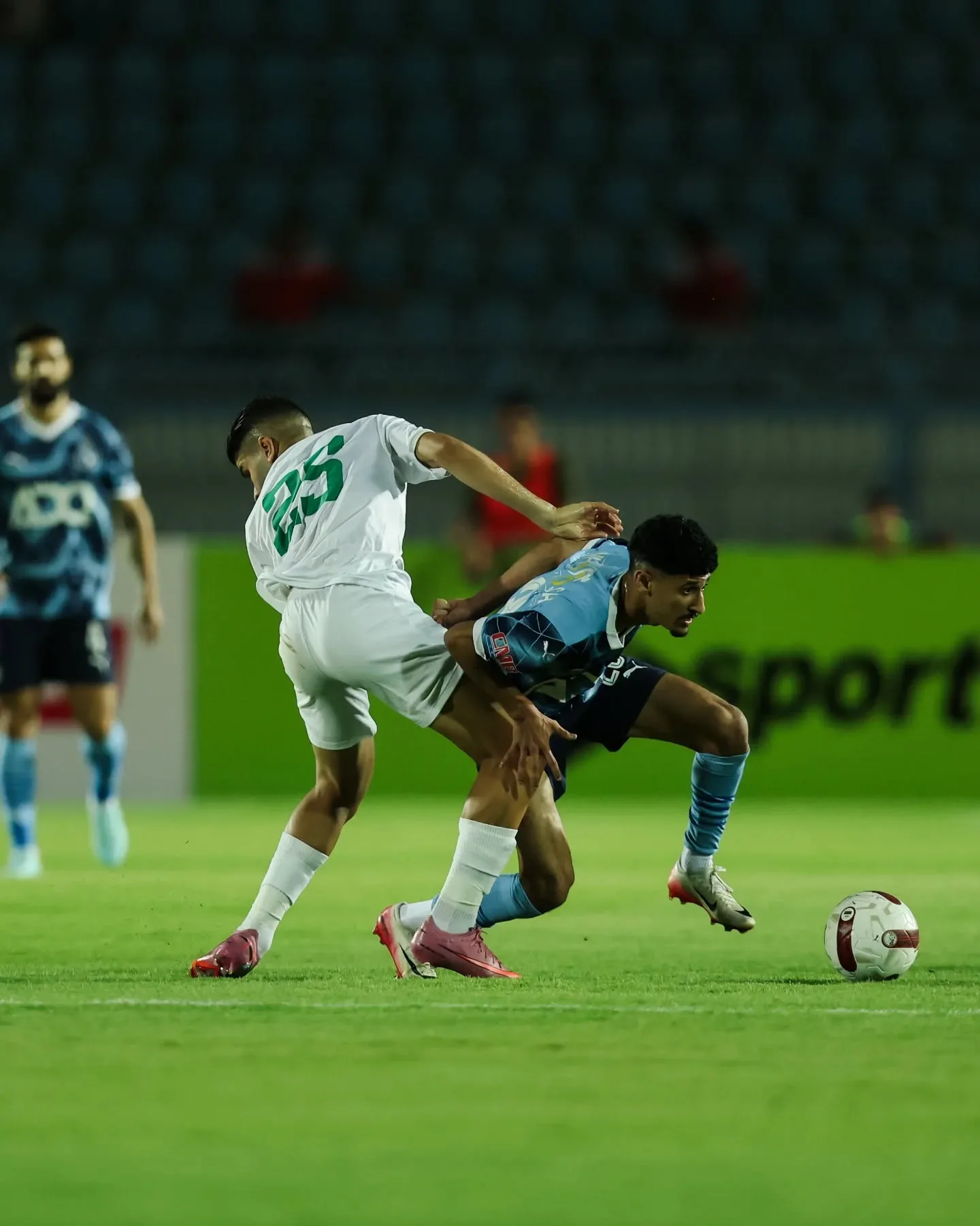 المصري يُحدث مفاجأة أمام بيراميدز.. صراع الصدارة في الدوري يشتعل مبكرًا المصري يُحدث مفاجأة أمام بيراميدز.. صراع الصدارة في الدوري يشتعل مبكرًا