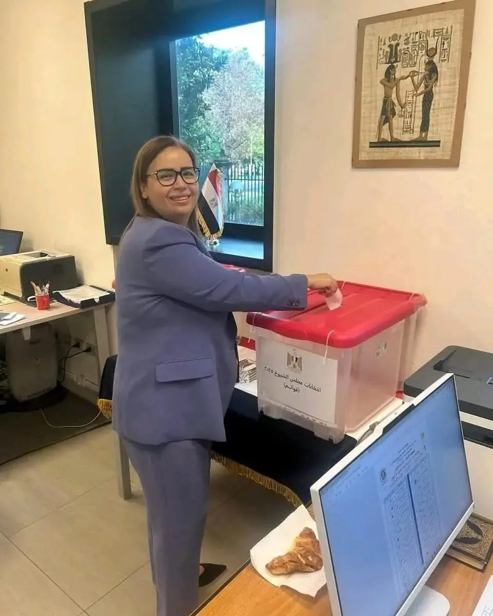 المصريون في ميلانو يتجمعون للإدلاء بأصواتهم في انتخابات مجلس الشيوخ المصريون في ميلانو يتجمعون للإدلاء بأصواتهم في انتخابات مجلس الشيوخ