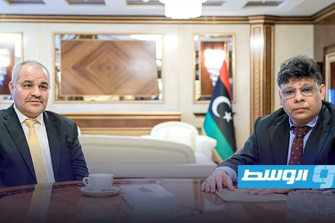النائب العام يبحث مع عيسى “ثلاث قضايا مالية ومصرفية”