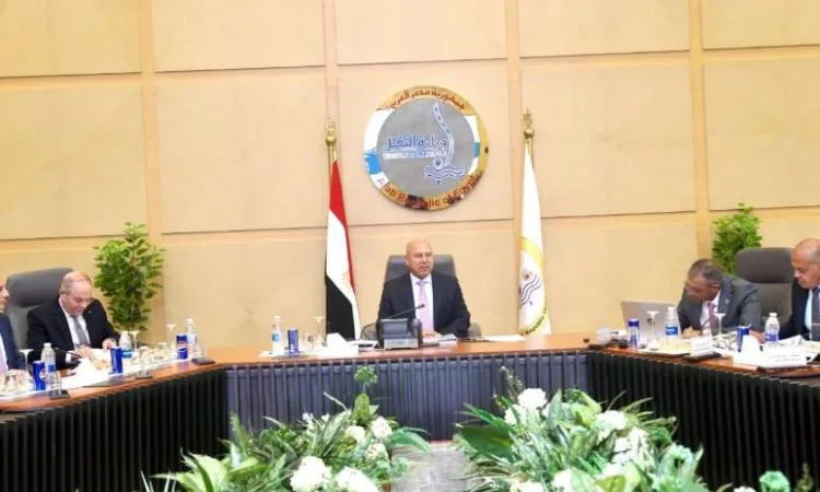 “الوزير” يتولى رئاسة الجمعية العمومية العادية لشركة القاهرة للعبارات. “الوزير” يتولى رئاسة الجمعية العمومية العادية لشركة القاهرة للعبارات.