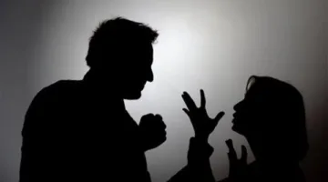 امرأة تطلب الطلاق من زوجها بسبب عدم إحضاره الحلوى لها