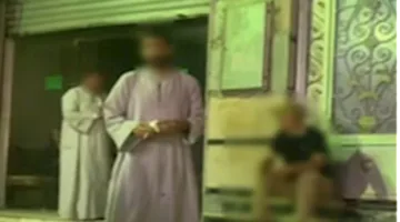 امرأتان تتعرضان للتهديد من شخصين في الشارع بسبب وقوف سيارتهما في الطالبية.