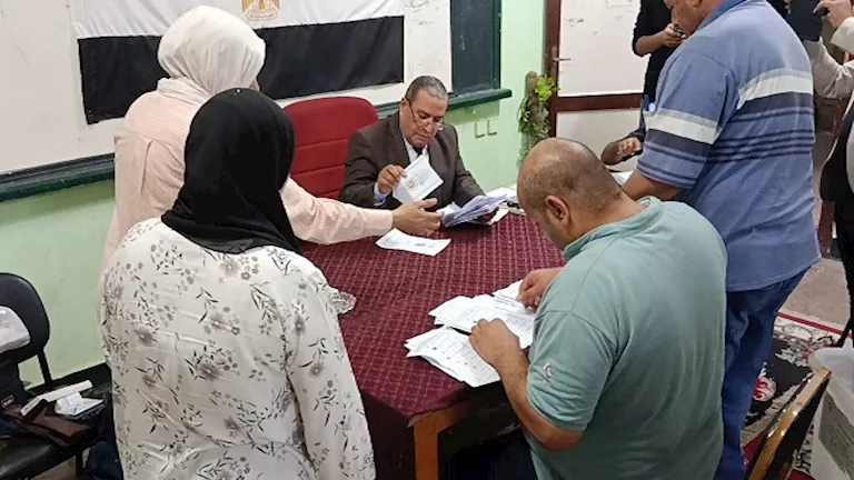 انتخابات الشيوخ 2025: ما يدور في الخفاء بعد إحصاء أصوات الناخبين انتخابات الشيوخ 2025: ما يدور في الخفاء بعد إحصاء أصوات الناخبين