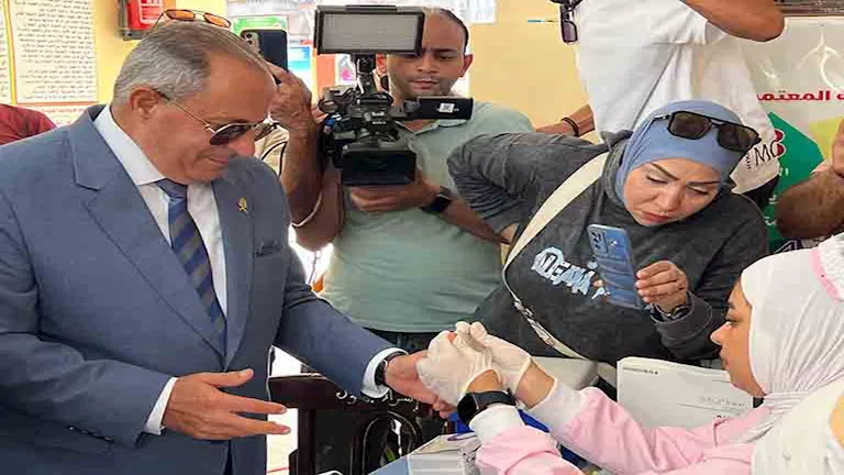 انتخابات مجلس الشيوخ: محافظ بورسعيد يزور اللجان ويستفيد من مبادرة الفحص الطبي