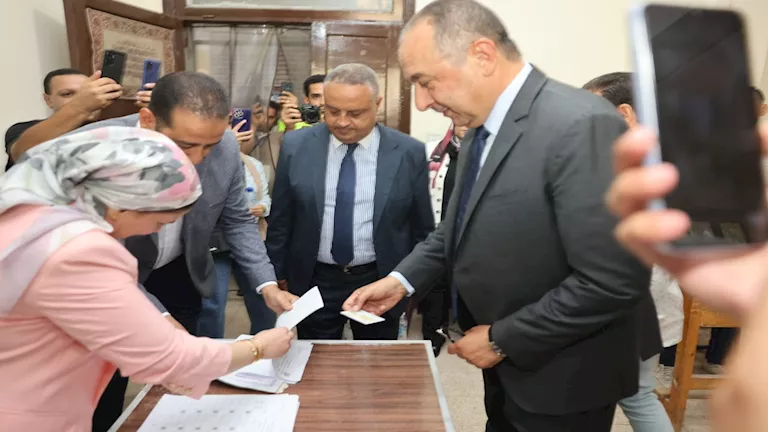 انتخابات مجلس الشيوخ: وزراء التعليم العالي والقطاع التجاري يشاركون في التصويت