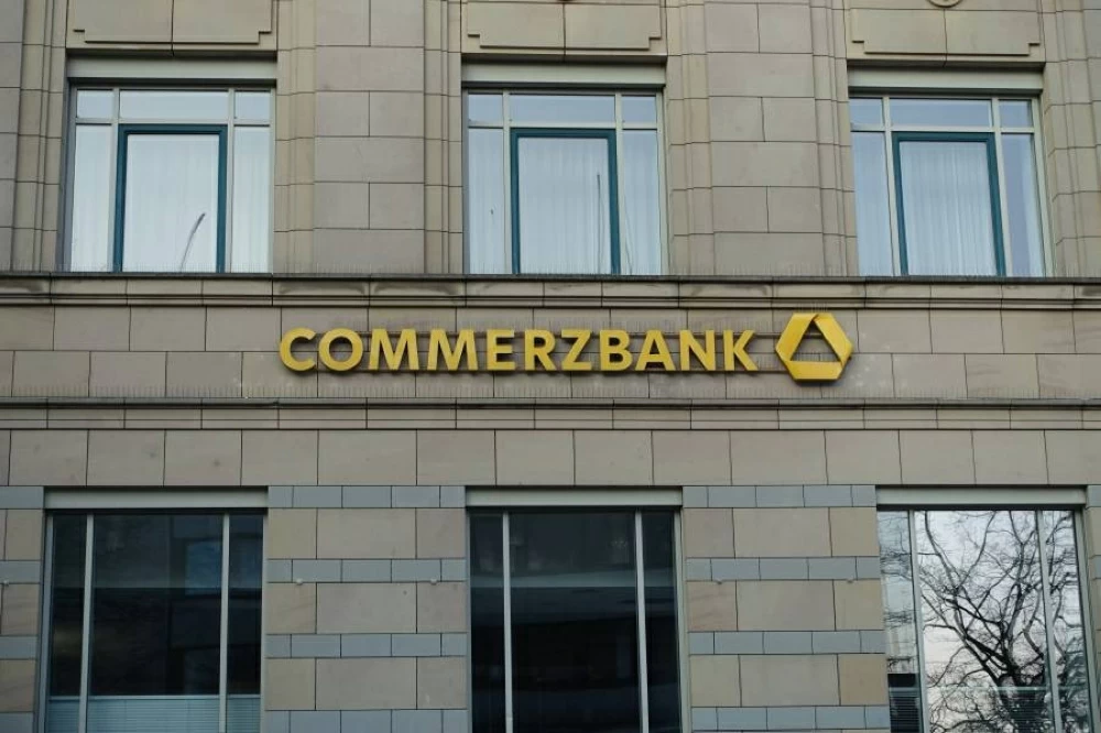 انخفاض صافي أرباح كومرتس بنك بنسبة 14% في الربع الثاني بسبب ضغوط إعادة الهيكلة انخفاض صافي أرباح كومرتس بنك بنسبة 14% في الربع الثاني بسبب ضغوط إعادة الهيكلة