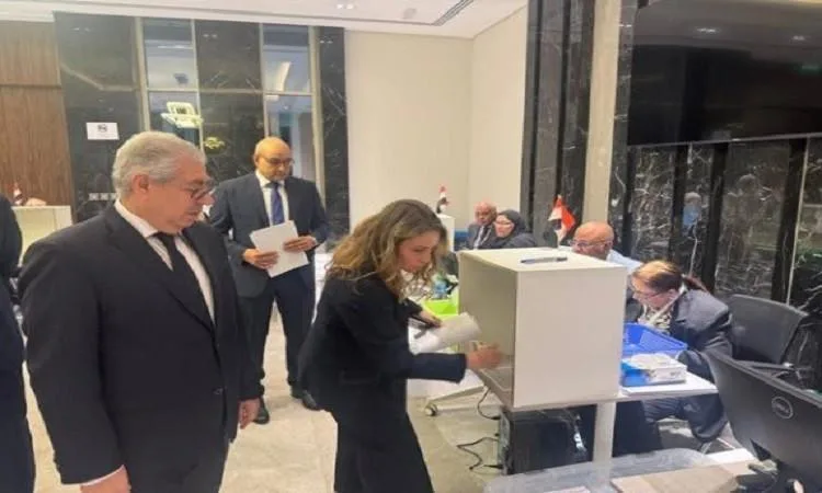 انطلاق التصويت في انتخابات مجلس الشيوخ بمبنى السفارة المصرية في الكويت انطلاق التصويت في انتخابات مجلس الشيوخ بمبنى السفارة المصرية في الكويت