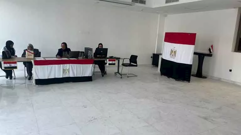 انطلاق عملية التصويت للمصريين في مجموعة من الدول العربية والآسيوية والأفريقية انطلاق عملية التصويت للمصريين في مجموعة من الدول العربية والآسيوية والأفريقية