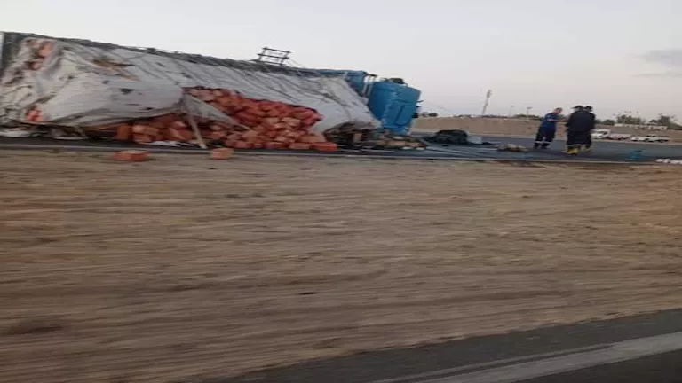 انقلاب شاحنة محملة بزيت الطهي: ما الذي حصل على الطريق الغربي في الفيوم؟ انقلاب شاحنة محملة بزيت الطهي: ما الذي حصل على الطريق الغربي في الفيوم؟