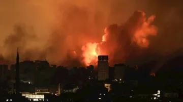 انهيار المباني على الفلسطينيين جراء قصف إسرائيلي في منطقة جباليا شمال غزة