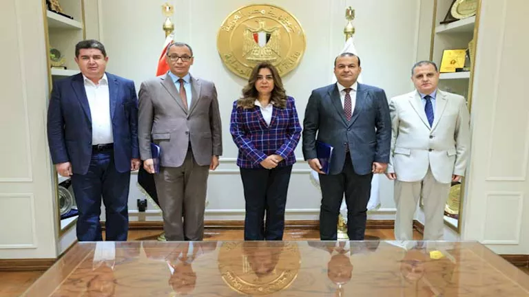 بأمر من مدبولي.. تفاصيل توقيع اتفاقية لتوريد مجزرين متنقلين في المناطق بأمر من مدبولي.. تفاصيل توقيع اتفاقية لتوريد مجزرين متنقلين في المناطق