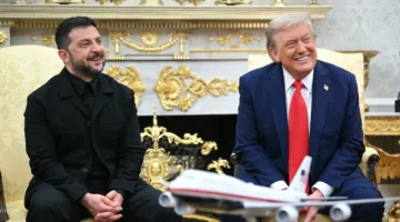 بالفيديو – زيلينسكي يرد على ‘صحافي البدلة’ في البيت الأبيض: لقد غيرت ملابسي بينما لم تفعل أنت ذلك.