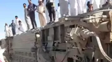 بالفيديو: قطار يخرج عن مساره بالقرب من الضبعة في مصر