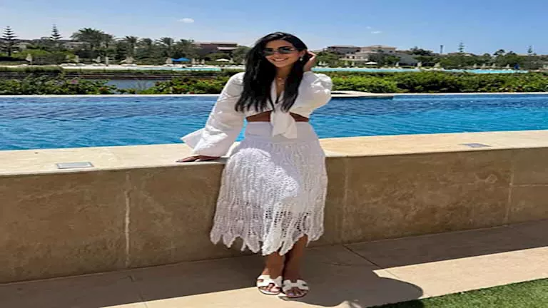 بتصاميم جريئة.. فنانون يثيرون أجواء الصيف في الساحل الشمالي