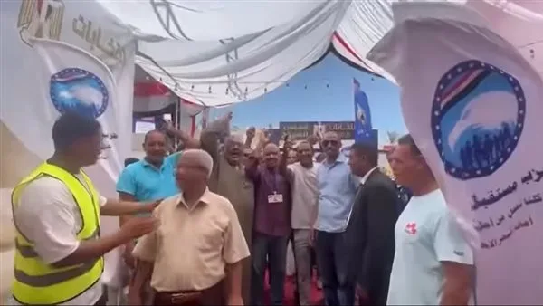 بتصعيد هتافات ‘تحيا مصر’.. سكان البحر الأحمر يصوتون لممثليهم في انتخابات مجلس الشيوخ .. فيديو