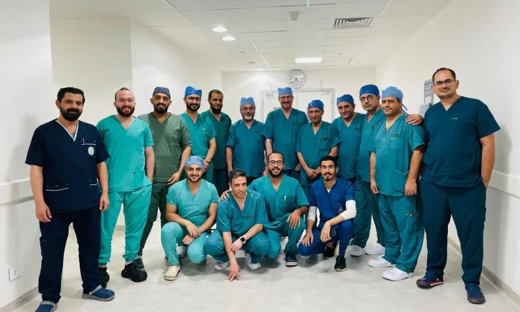 بدعم من خبراء عالميين: الرعاية الصحية تنجح في إجراء 11 عملية جراحية لاستئصال أورام دماغية معقدة بدعم من خبراء عالميين: الرعاية الصحية تنجح في إجراء 11 عملية جراحية لاستئصال أورام دماغية معقدة