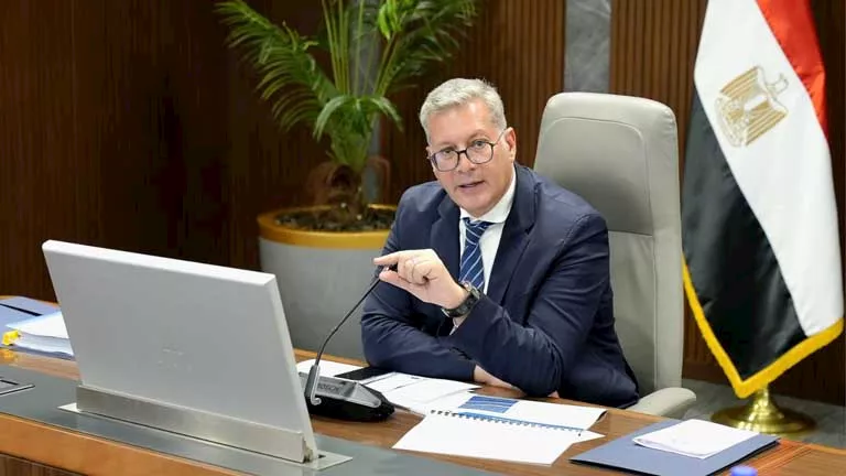 “بدوي” يستطلع إمكانيات تطبيق تقنيات الذكاء الاصطناعي في الشركة العامة للبترول لـ “بدوي” يستطلع إمكانيات تطبيق تقنيات الذكاء الاصطناعي في الشركة العامة للبترول لـ
