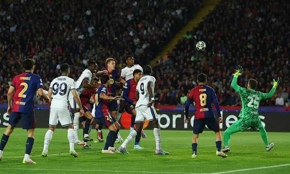 برشلونة يفوت الفرصة؟ تقرير: expiration of penalty clause in Dumfries contract.